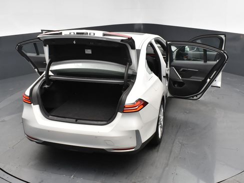 Used 2024 BMW 530i w/ Premium Package image 27