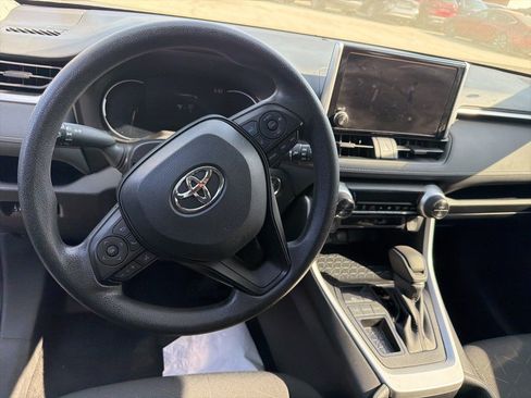 Used 2025 Toyota RAV4 XLE image 10