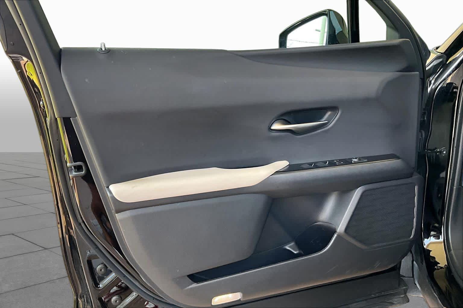 Used 2024 Lexus UX 250h FWD w/ Premium Package image 19