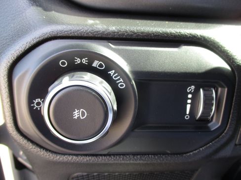 Used 2023 Jeep Wrangler Unlimited Sport AWD/4WD image 33