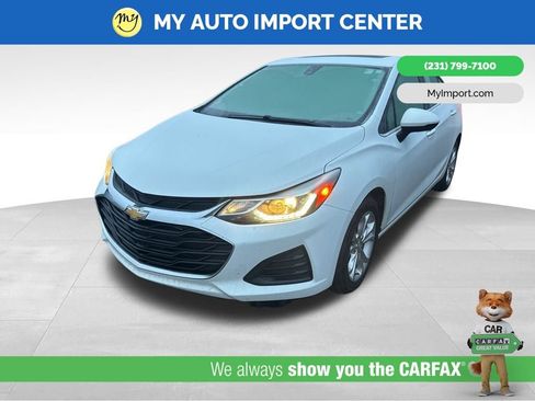 Used 2019 Chevrolet Cruze LT w/ Sun And Sound Package image 3