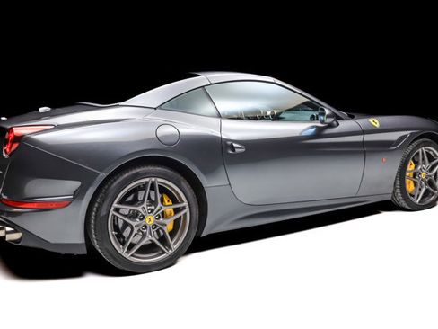Used 2016 Ferrari California T image 38