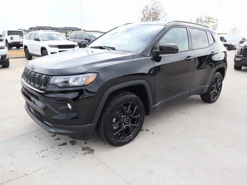New 2026 Jeep Compass Latitude AWD/4WD image 10