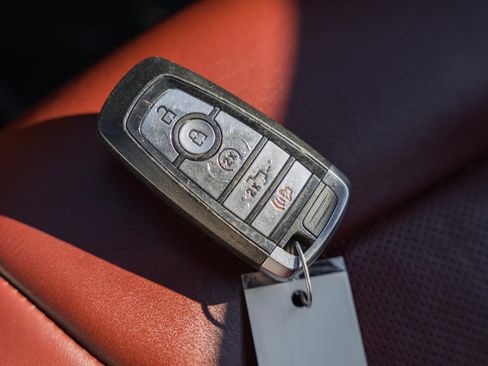 Certified 2022 Ford F450 Platinum w/ FX4 Off-Road Package image 55