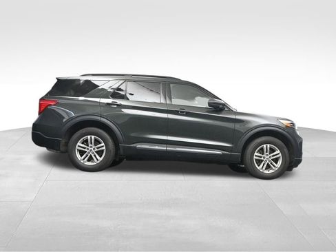 Used 2024 Ford Explorer XLT w/ Equipment Group 202A AWD/4WD image 14