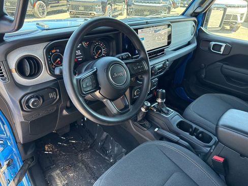 Used 2024 Jeep Wrangler Unlimited Sport AWD/4WD image 2