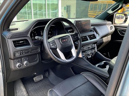 Used 2023 GMC Yukon SLT w/ SLT Luxury Package AWD/4WD image 12