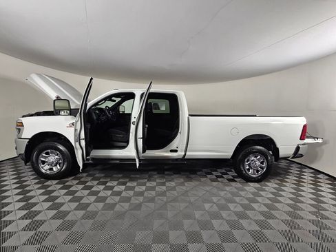 New 2026 RAM 3500 Tradesman AWD/4WD image 17