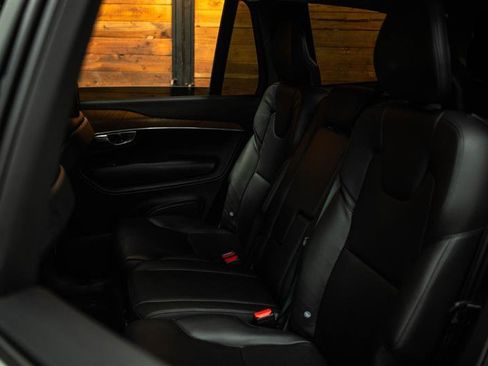 Used 2021 Volvo XC90 T6 Momentum AWD/4WD image 11