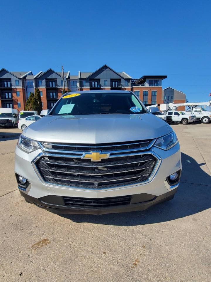 Used 2021 Chevrolet Traverse LT w/ LT Premium Package FWD image 2