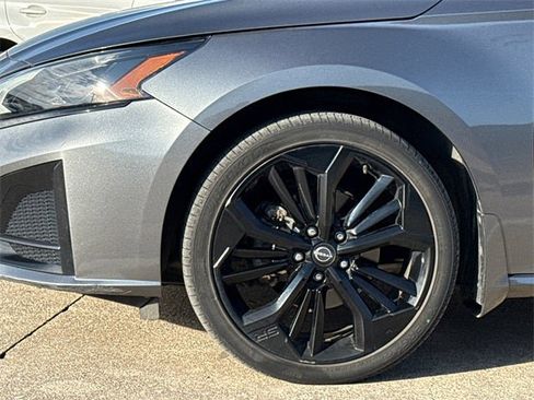 Certified 2023 Nissan Altima 2.5 SR image 6