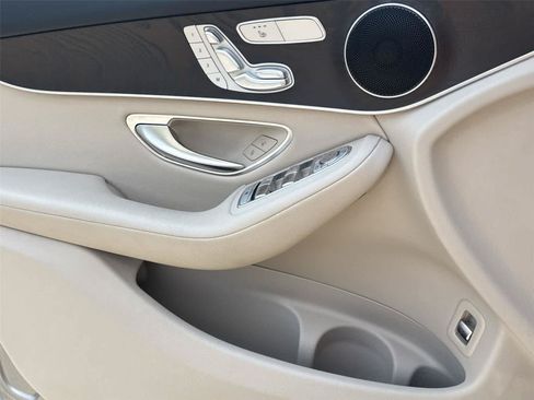 Used 2019 Mercedes-Benz GLC 300 4MATIC image 32