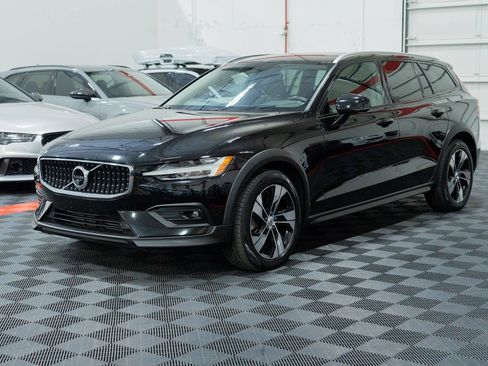 Used 2020 Volvo V60 T5 Cross Country AWD/4WD image 3