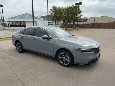 Used 2025 Honda Accord EX-L image 2