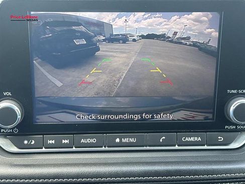 Used 2024 Nissan Rogue S FWD image 25