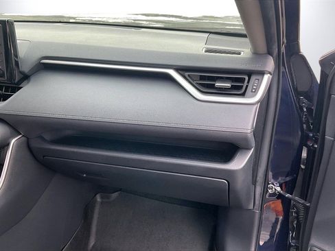 Used 2020 Toyota RAV4 XLE Premium image 21