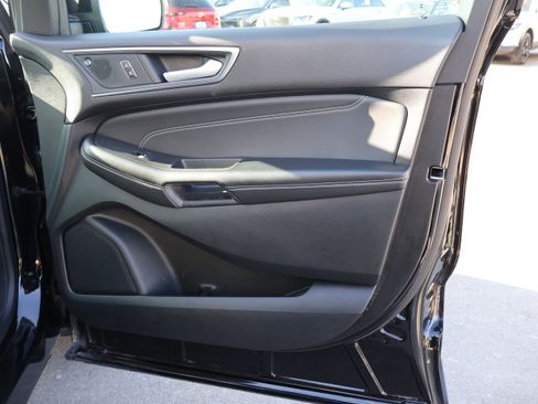 Used 2024 Ford Edge Titanium image 9