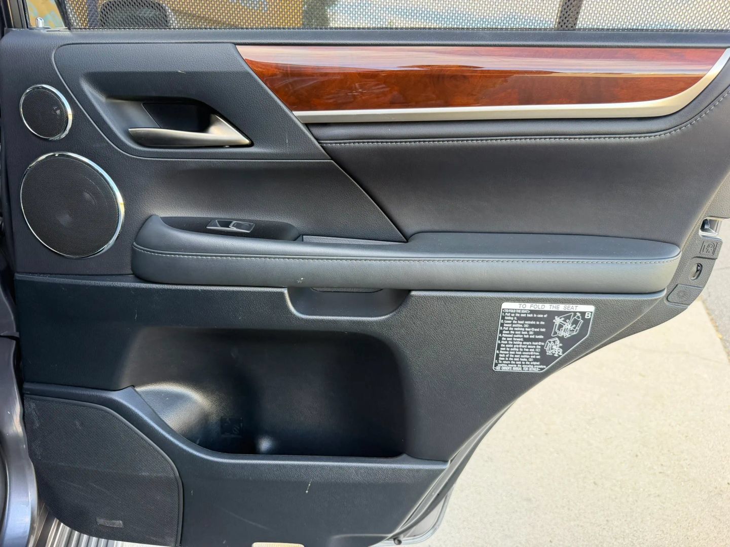 Used 2016 Lexus LX 570 4WD w/ Luxury Package image 18