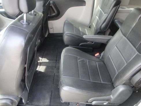 Used 2018 Dodge Grand Caravan SE w/ UConnect Hands-Free Group FWD image 10