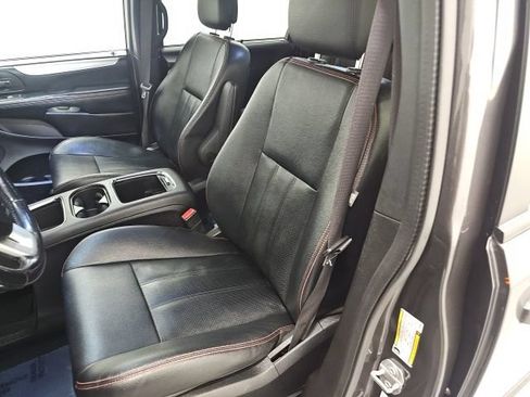 Used 2020 Dodge Grand Caravan GT FWD image 14