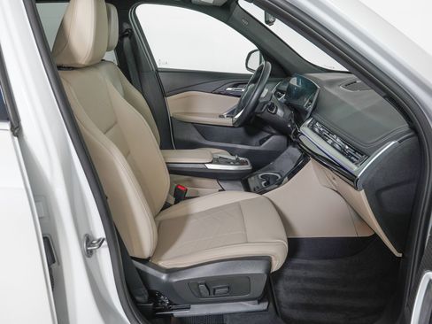 Used 2025 BMW X1 xDrive28i image 9