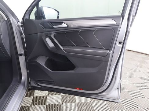 Used 2023 Volkswagen Tiguan SE image 19