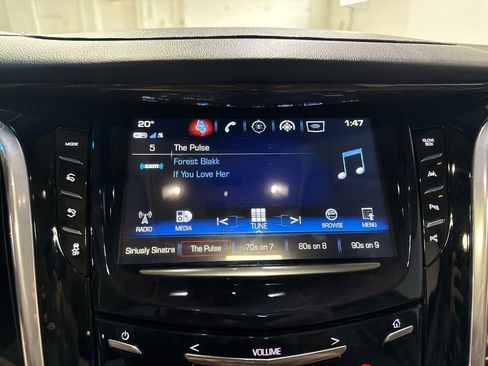 Used 2019 Cadillac Escalade Premium Luxury image 21