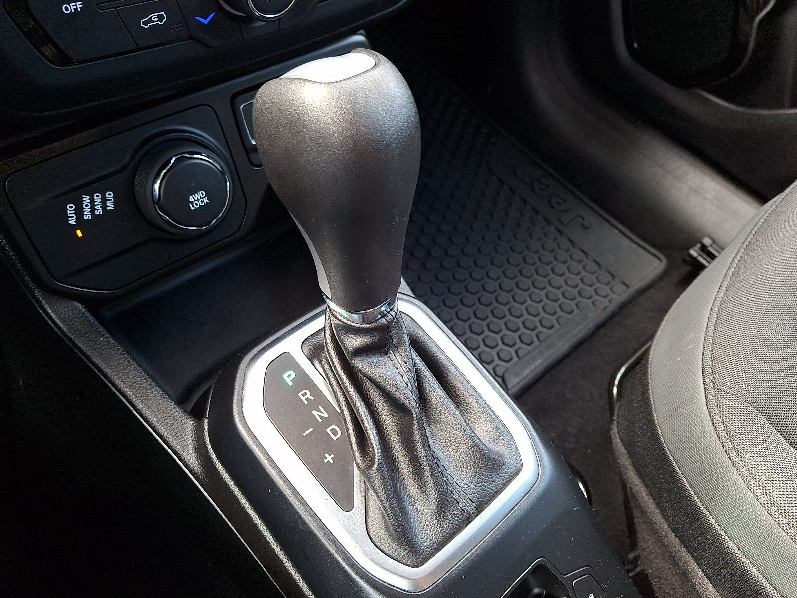 Certified 2023 Jeep Renegade Altitude AWD/4WD image 14