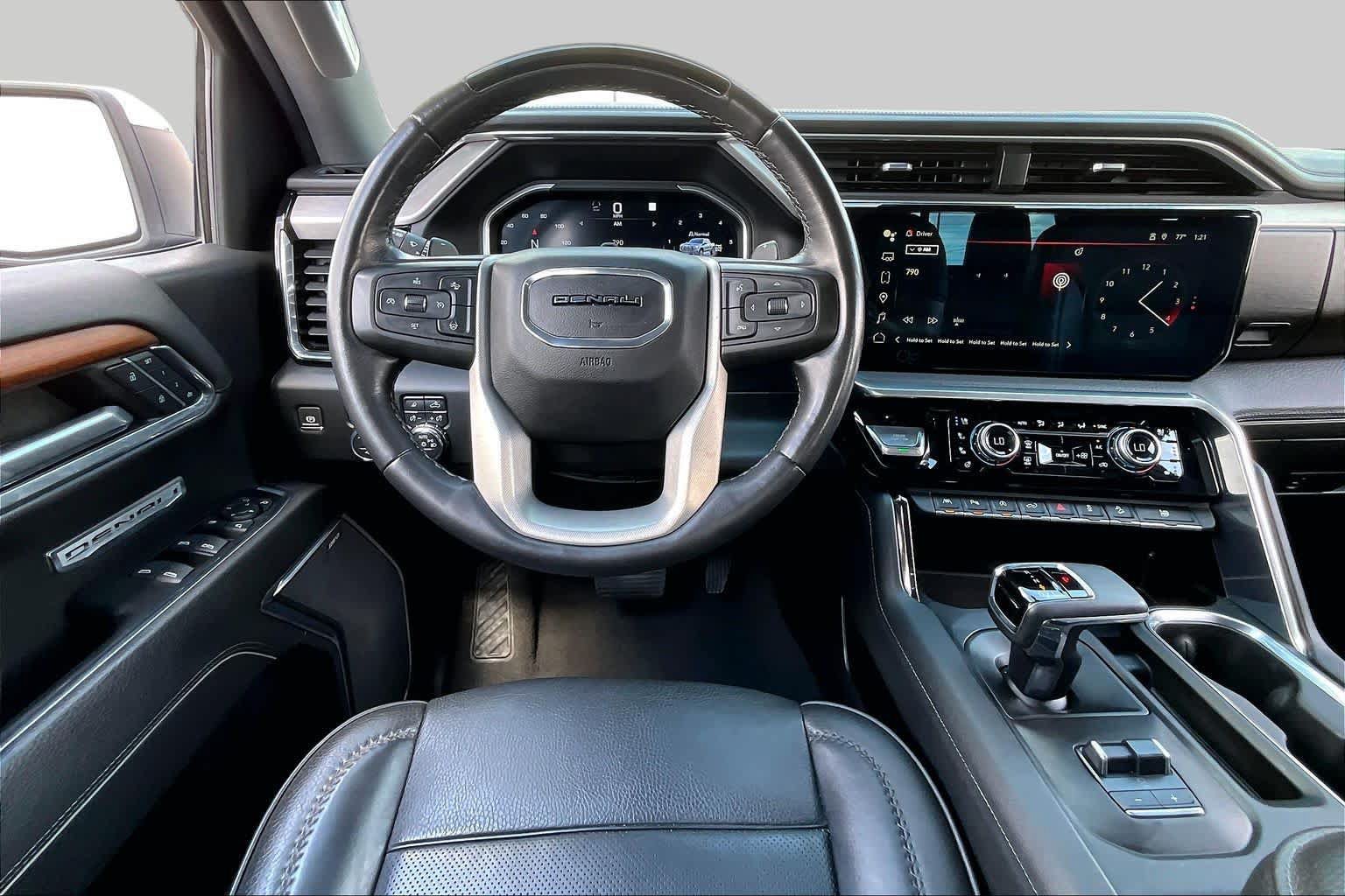 Used 2023 GMC Sierra 1500 Denali w/ Technology Package AWD/4WD image 6