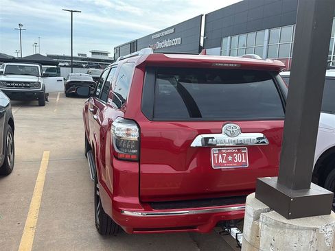 Used 2016 Toyota 4Runner Limited AWD/4WD image 11