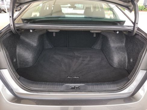 Used 2025 Nissan Altima 2.5 SV FWD image 14