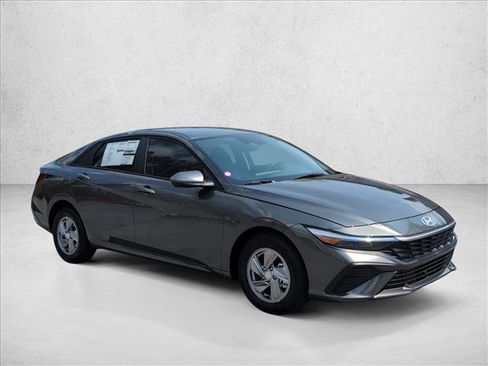 New 2026 Hyundai Elantra SE image 7