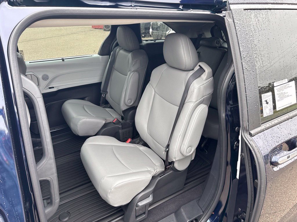Used 2026 Toyota Sienna XLE AWD/4WD image 15