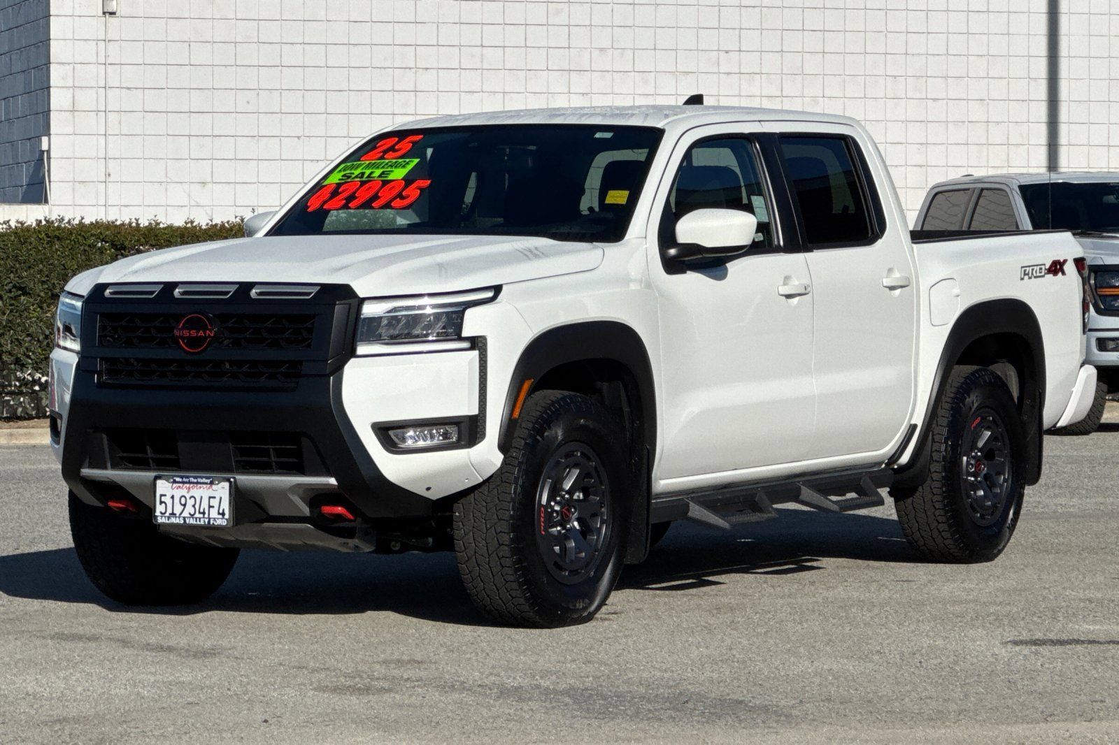 Used 2025 Nissan Frontier PRO-4X w/ Tow Package AWD/4WD image 8