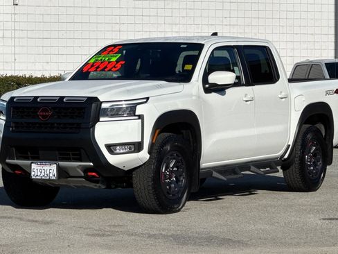 Used 2025 Nissan Frontier PRO-4X w/ Tow Package AWD/4WD image 8