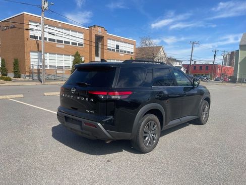 Used 2024 Nissan Pathfinder SV AWD/4WD image 5