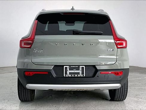 Certified 2025 Volvo XC40 B5 Plus AWD/4WD image 5