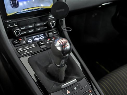 Used 2018 Porsche 911 Carrera T RWD image 30