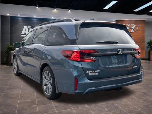 Used 2025 Honda Odyssey Touring image 13