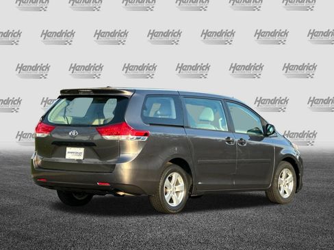 Used 2014 Toyota Sienna L image 5