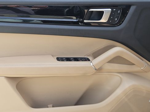 Certified 2023 Porsche Cayenne image 22