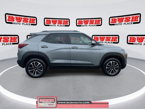 Used 2025 Chevrolet TrailBlazer LT image 3