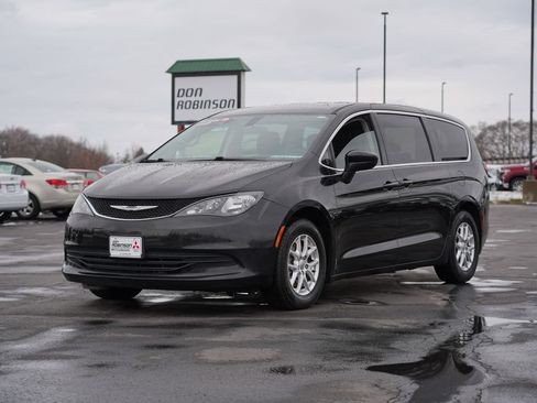 Used 2020 Chrysler Voyager LX FWD image 7