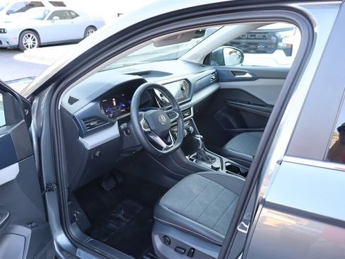 Used 2023 Volkswagen Taos SE w/ Panoramic Sunroof Package AWD/4WD image 18