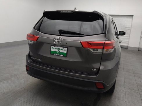 Used 2018 Toyota Highlander Plus FWD image 7