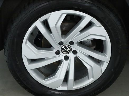 Used 2023 Volkswagen Atlas SE w/ Panoramic Sunroof Package AWD/4WD image 12