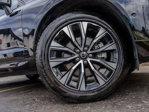 Used 2025 Volvo XC60 B5 Plus AWD/4WD image 30