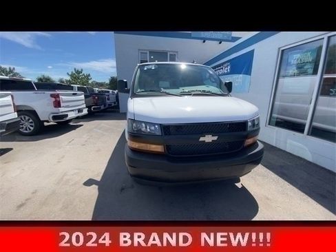Used 2024 Chevrolet Express 2500 w/ Driver Convenience Package image 4