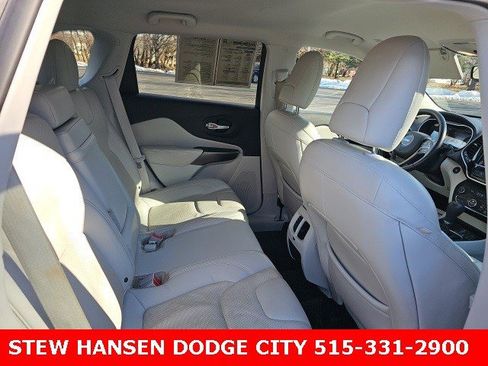 Used 2019 Jeep Cherokee Limited image 14