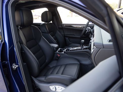 Certified 2025 Porsche Macan image 43